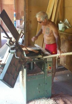 Alain au travail dans son chantier