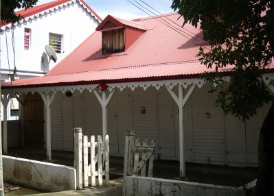 Immeuble communal  abritant les bureaux de l'AMPTDH