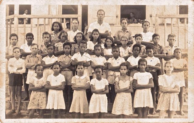 Terre-de-Huat : CM2 1947  Félix Foy est au 3ème rang, 3ème à partir de la gauche