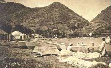 Pêcheurs ravaudant leurs filets - Plage de Petite Anse