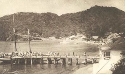 Arrivée de la barge à quai
