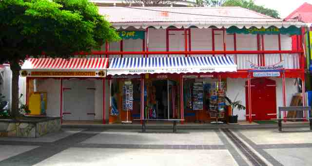 À l'étage, Bar du Coq d'Or aujourd'hui réaménagé