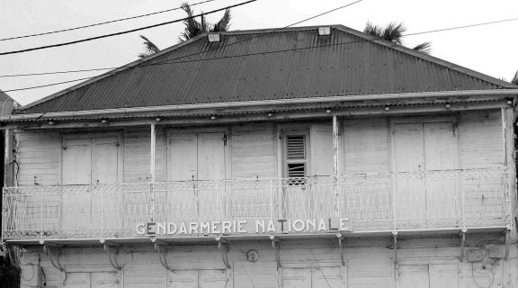 Appartements de la gendarmerie : lieu de RV de Lucien et Geneviève