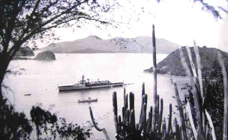 La Jeanne d'Arc en rade des Saintes - 1960 - Coll. Catan
