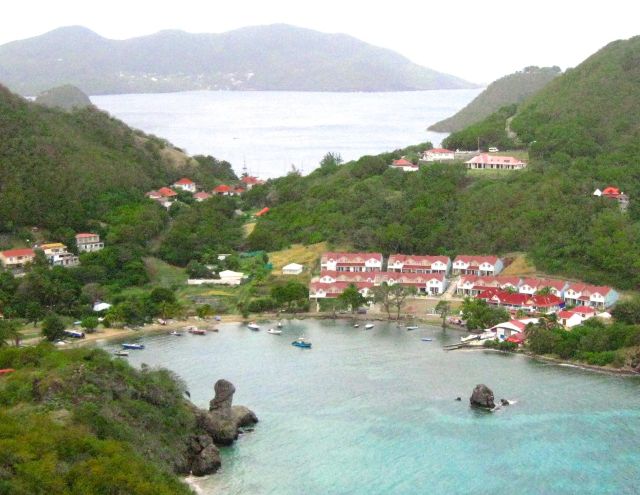 Baie du Marigot à Terrre-de-Haut. Au fond l'île de Terre-de-Bas- Ph. R.Joyeux
