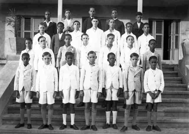 Séminaristes à Blanchet autour du Père Magloire 1939 - © photo CATAN- Guadeloupe