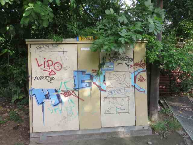 Transformateur électrique sur la route de l'anse Figuier - Ph R.Joyeux