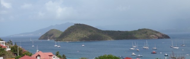 La vedette de la SNSM, en rouge au milieu des voiliers - Ph R. joyeux