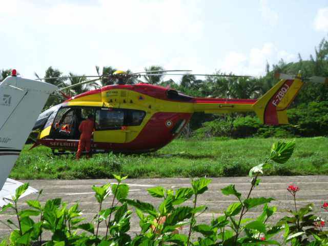 Hélicoptère Dragon de la protection civile basée en Guadeloupe - Ph. R. Joyeux