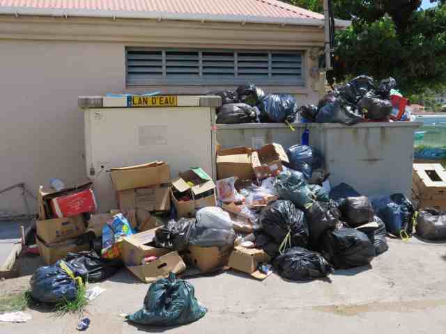 Un exemple à éviter : une décharge publique en plein bourg. Ph. R. Joyeux