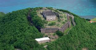 Le Fort Napoléon et sa prison au premier plan