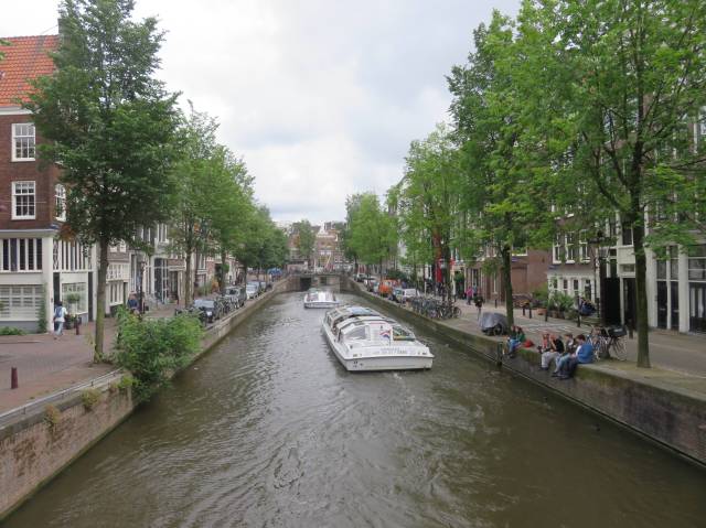 Sur l'un des nombreux canaux. _Ph. R. Joyeux