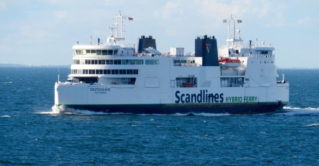Un des ferries assurant la traversée. Ph. R. Joyeux