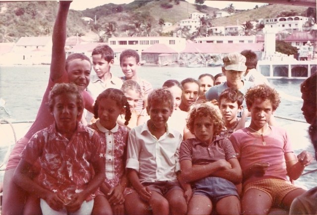 Un groupe d'élèves en partance pour l'aventure. Ph. R. Joyeux